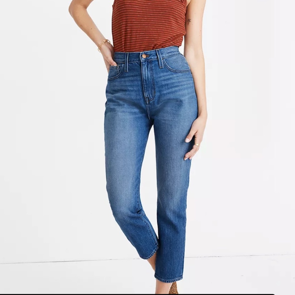 Madewell The Mom Jean in Stratfield Wash